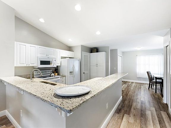 3rd image of 5455 Worthington Ln APT 202
