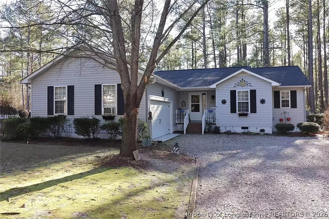 3 bed, 2.0 bath, 1465 sqft, $2,000 — Photo 1