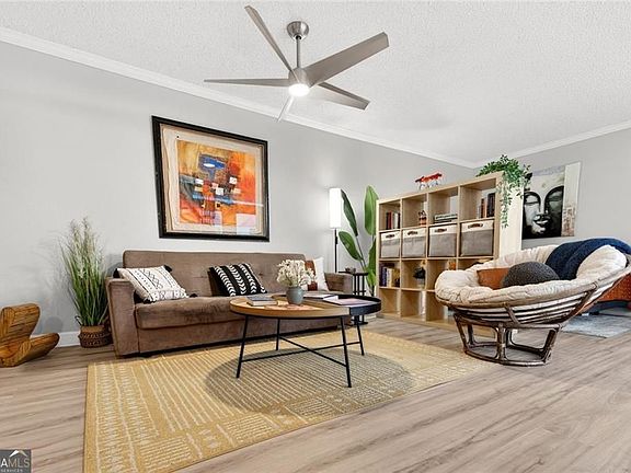 4th image of 375 Ralph McGill Blvd NE APT 604