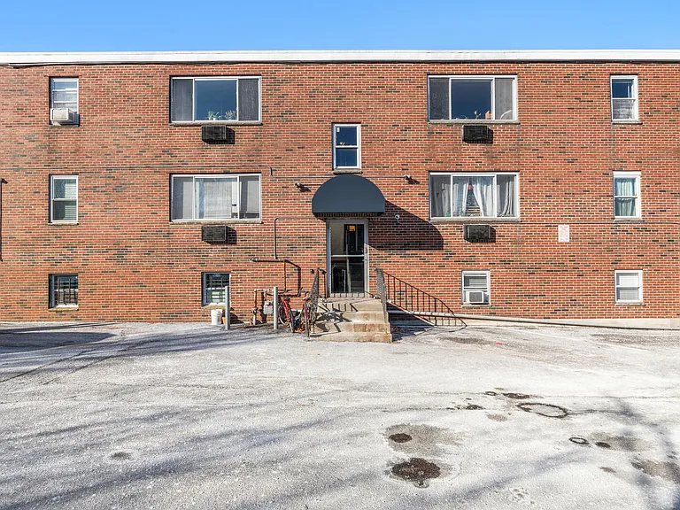 71 Oxford Ave #8 — Photo 12