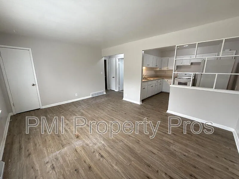 7701 W Hampton Ave #3