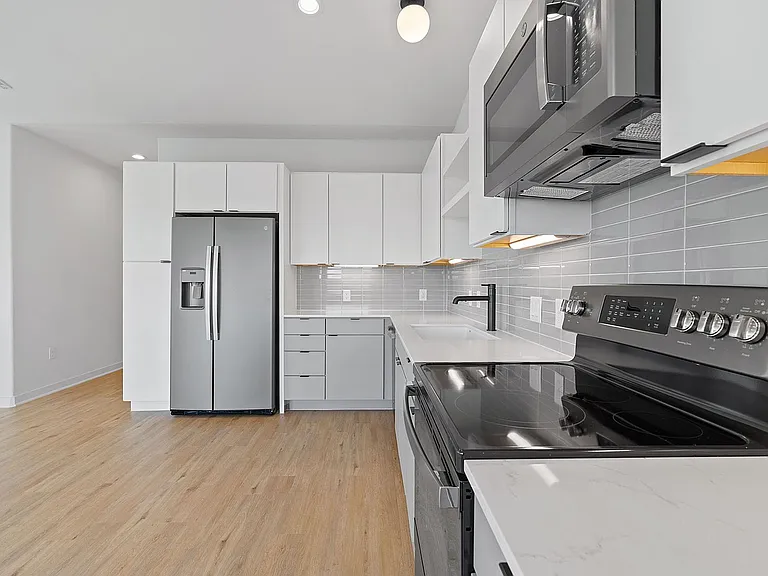 100 W Mockingbird Ln — Photo 11