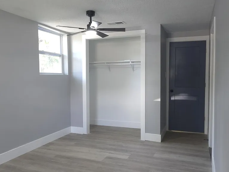5246 Moncrief Rd W — Photo 17
