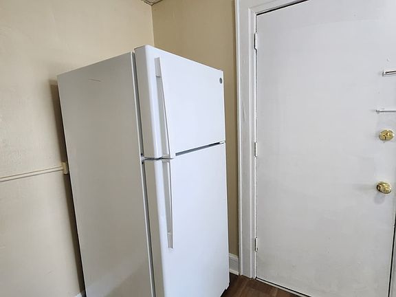 2nd image of 204 Sherman Ave #B1