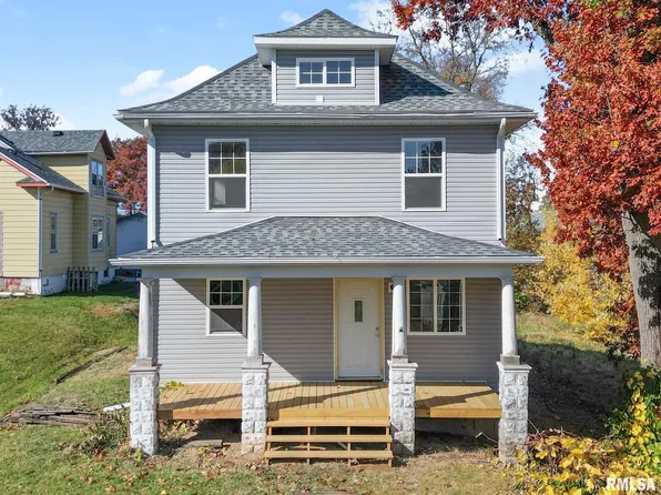 210 13th St, Silvis, IL 61282