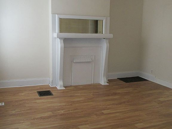 3rd image of 164 E 9th Ave #5905334