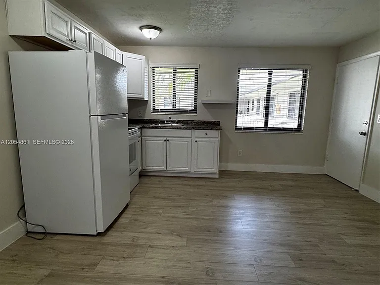 1345 W 28th St #19 — Photo 10