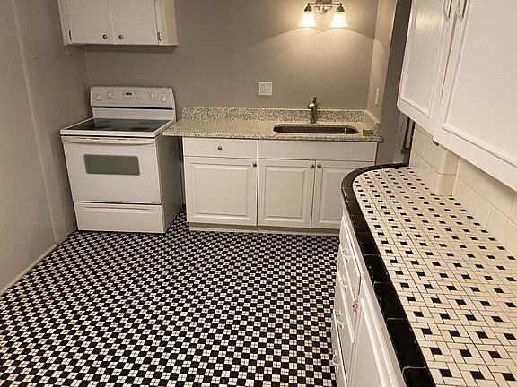 3rd image of 117 31st St N #3