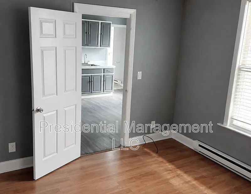 2 bed, 1.0 bath, $1,250 — Photo 4