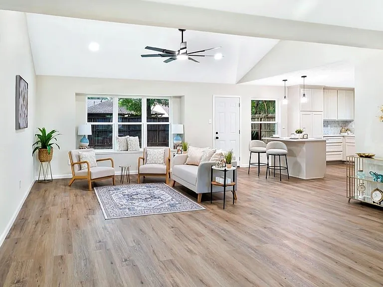 13806 Wickersham Ln — Photo 2