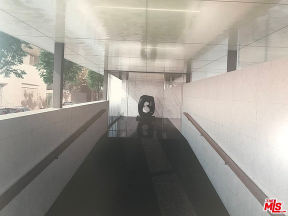 5th image of 818 N Doheny Dr APT 602