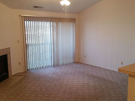 02 - Living Room 1
