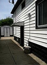 2nd image of 202 Roslyn St