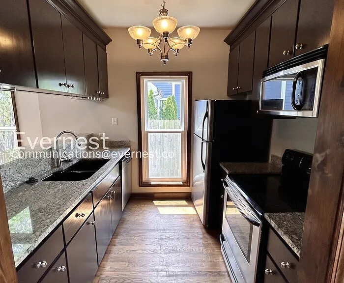 915 Russell St #A — Photo 4
