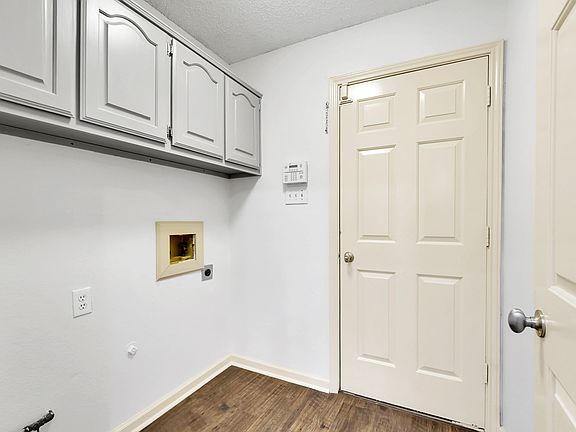 3rd image of 2210 Jasmine Ln