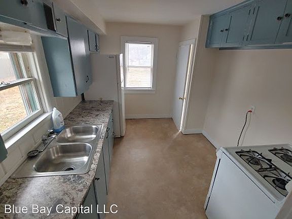 4th image of 696 W Forest Ave APT 3