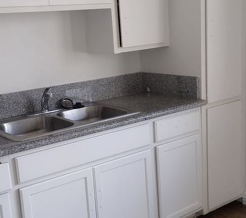 3rd image of 960 S New Hampshire Ave APT 4