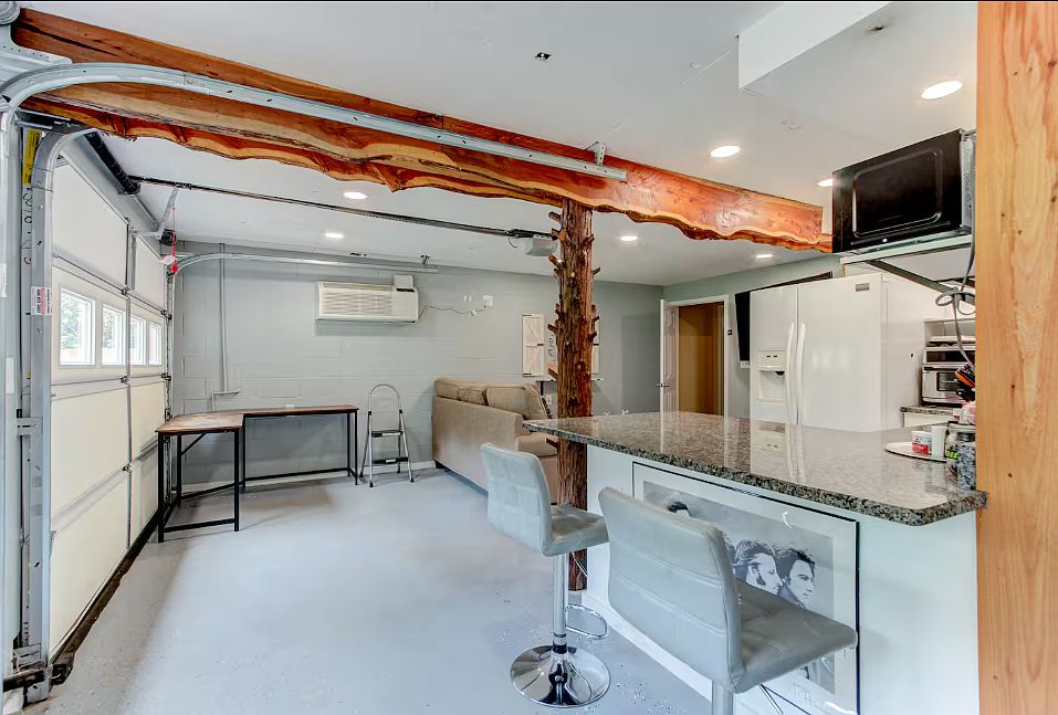 1st image of 110 Hampton Way