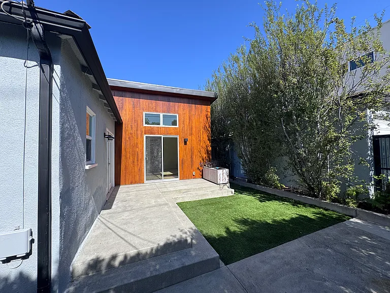 634 E Fairview Blvd — Photo 15