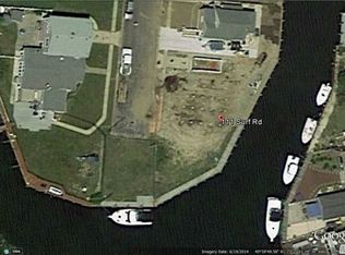 111 Surf Rd, Lindenhurst, NY 11757