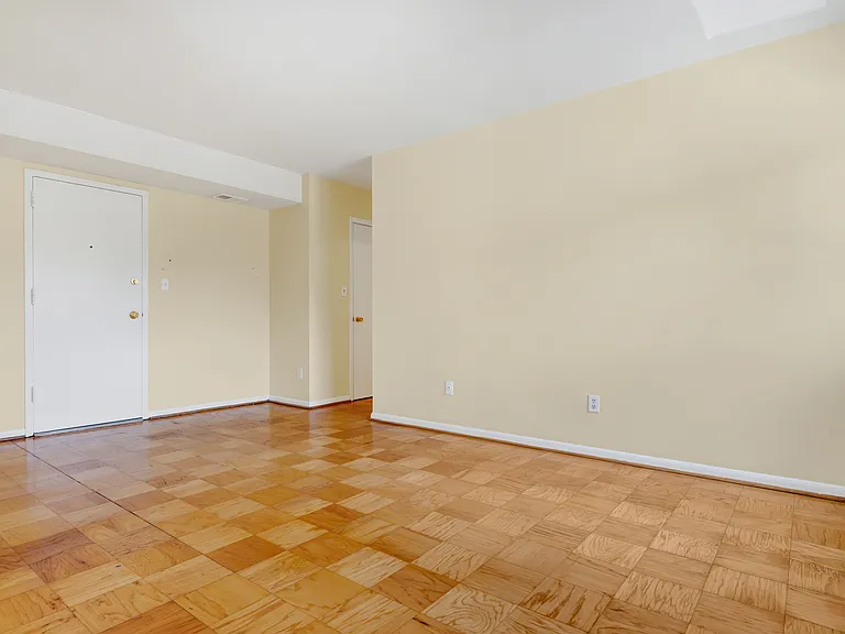 3433 Mount Pleasant St NW #203 — Photo 3