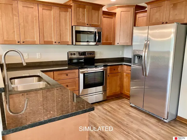 9106 Peregrine Rd, Lincoln, NE 68505