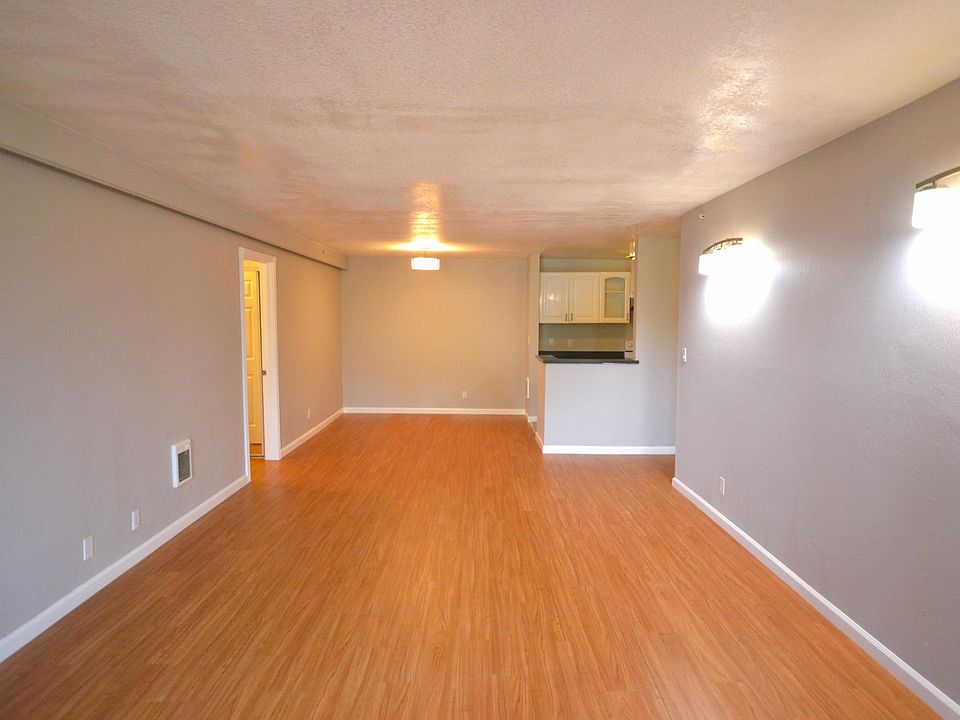Living Romm with dining area