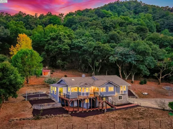 35555 Palomares Rd, Castro Valley, CA 94552