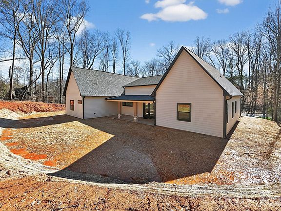 2nd image of 414 Rugby Rd