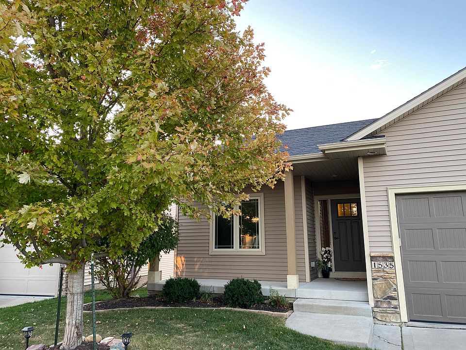 1st image of 1535 SE Waddell Way