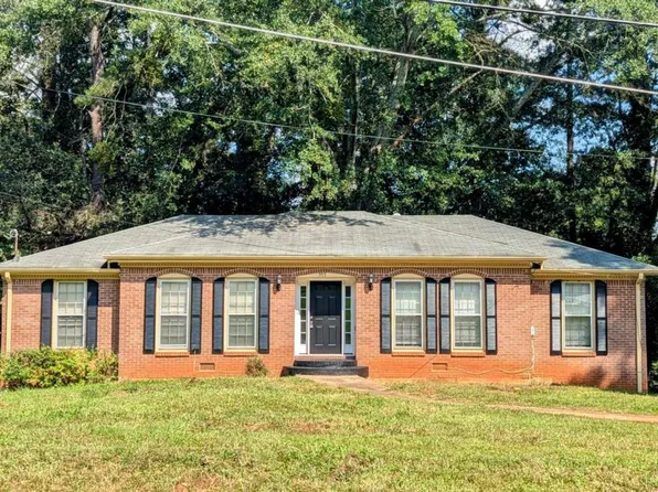 577 Doyal Mills Ct, Stone Mountain, GA 30083