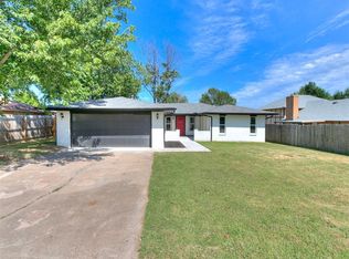 104 N Ramblin Oaks Dr, Moore, OK 73160