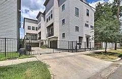 2403 Everett St #C — Photo 1