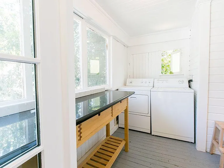 Laundry room bench included.