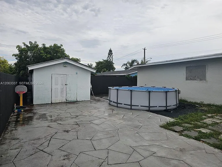 75 SW 18th Ave — Photo 23