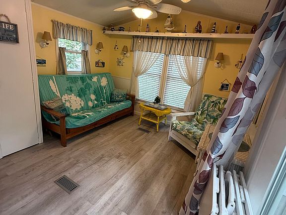 3rd image of 515 Corson Tavern Rd