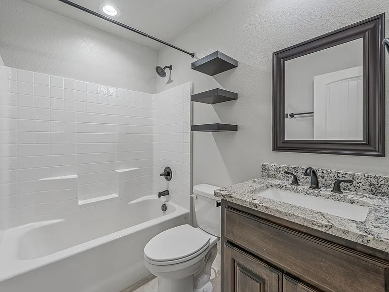 2604 Santiago Dr — Photo 13