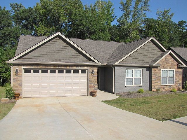 2nd image of 524 Ellsmere Way