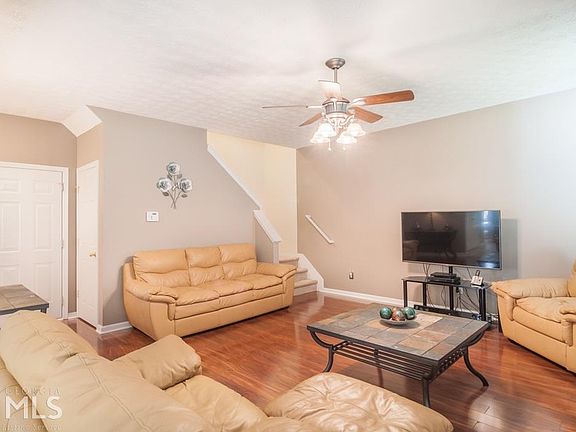 2nd image of 736 Winbrook Dr