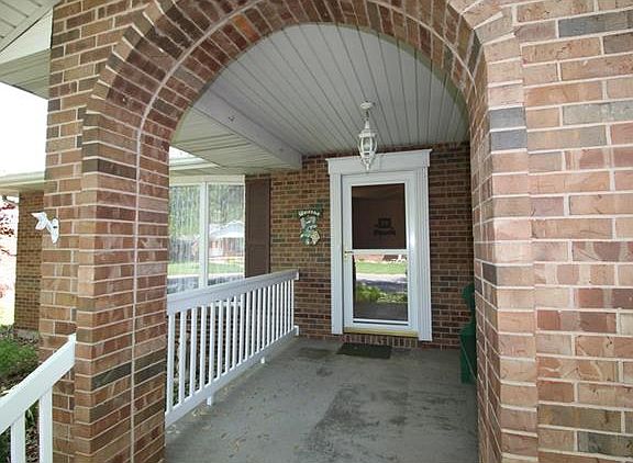2nd image of 900 Cindy St