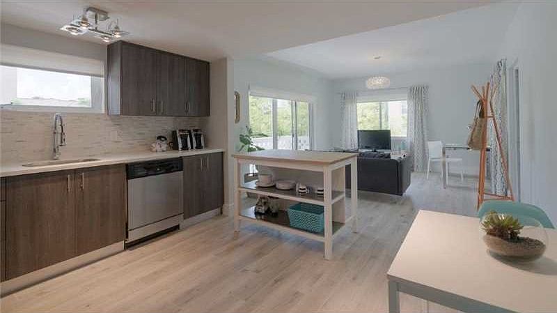 1st image of 942 Lenox Ave APT 11