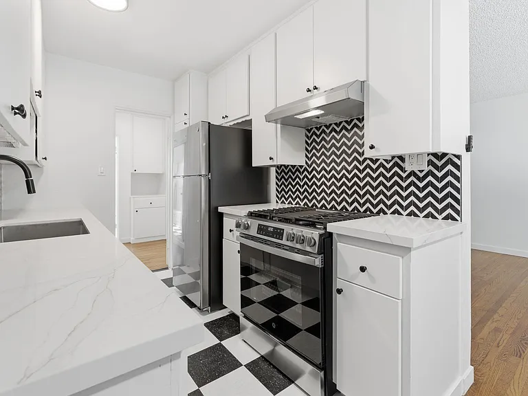 1721 E Appleton St — Photo 4
