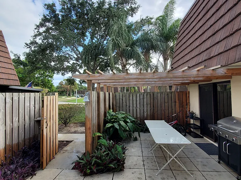 605 6th Ln — Photo 3