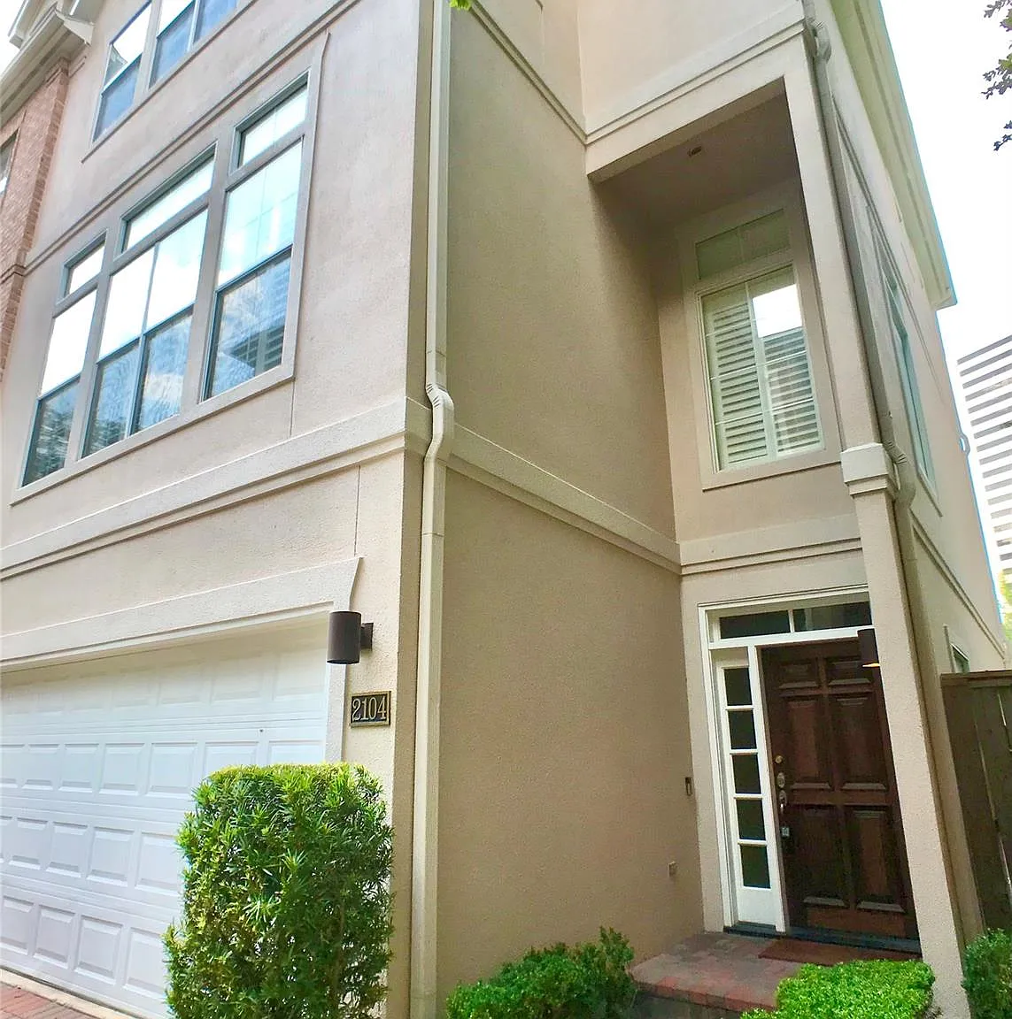 3 bed, 3.5 bath, 2384 sqft, $3,295 — Photo 1