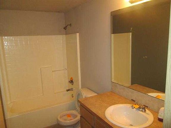 Upstairs main bath