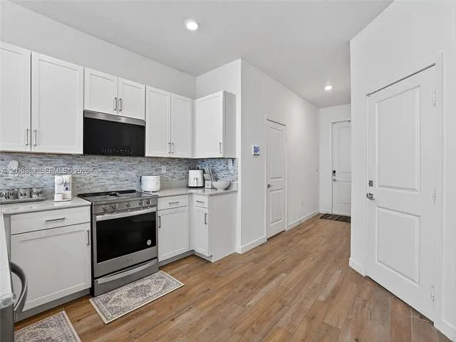 163 NE 13th Ave — Photo 16