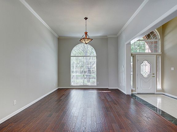 005_LivingRoom.jpg