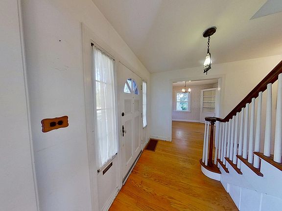 3rd image of 305 N Charlotte St