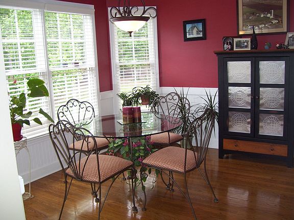 Eat-In Kitchen Area