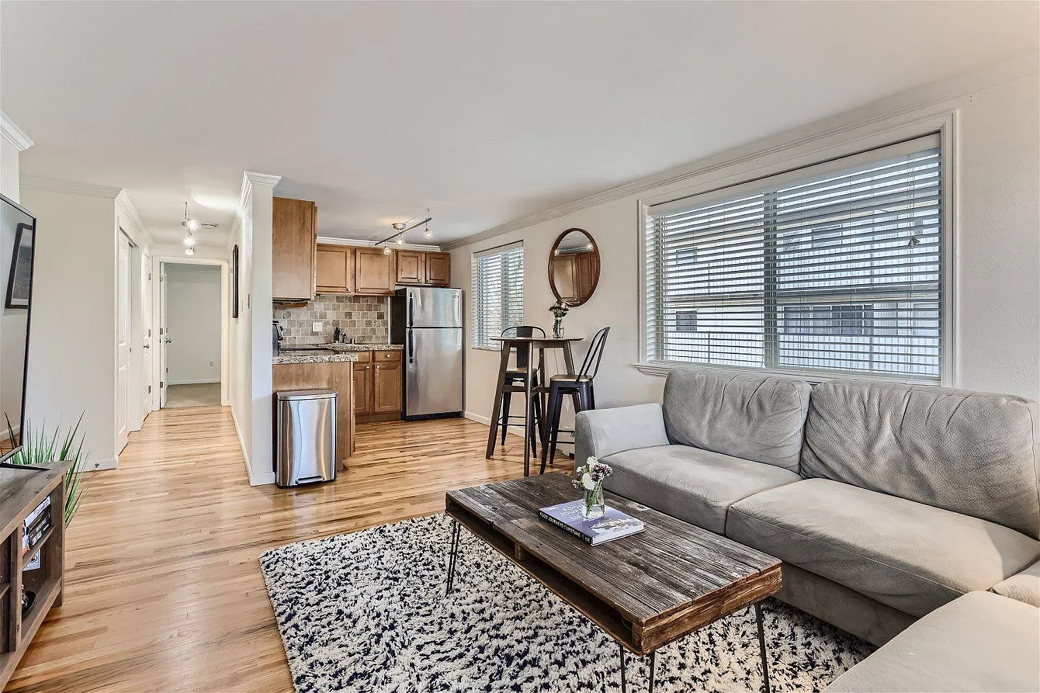 1 bed, 564 sqft, $1,700 — Photo 1